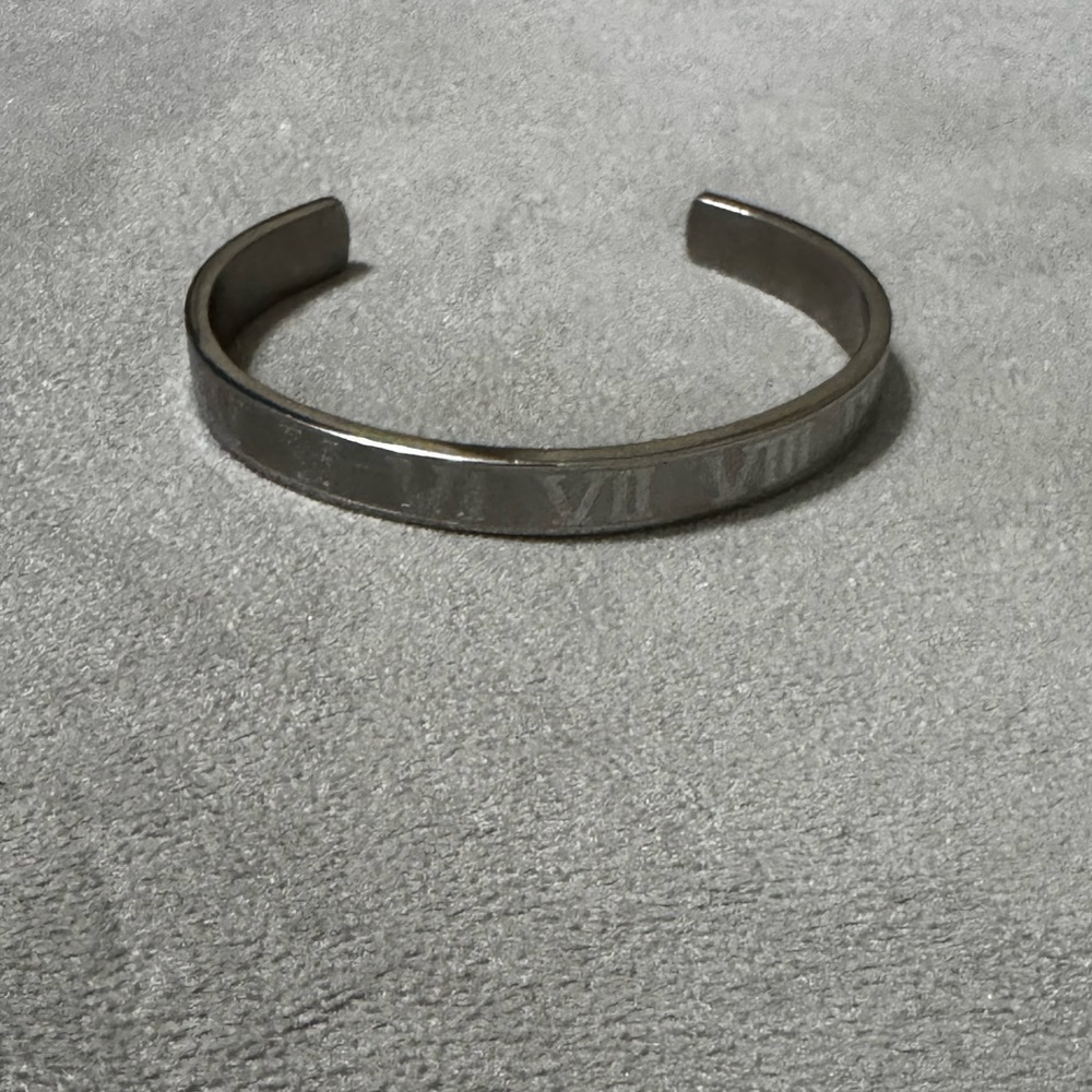 Bracelet (UNISEX) I Unisex I Roman Numeral I Stainless Cuff-bangle
